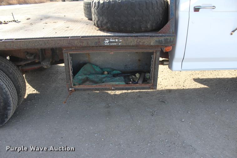 image for item L4950 1993 Ford F450 Super Duty flatbed pickup truck