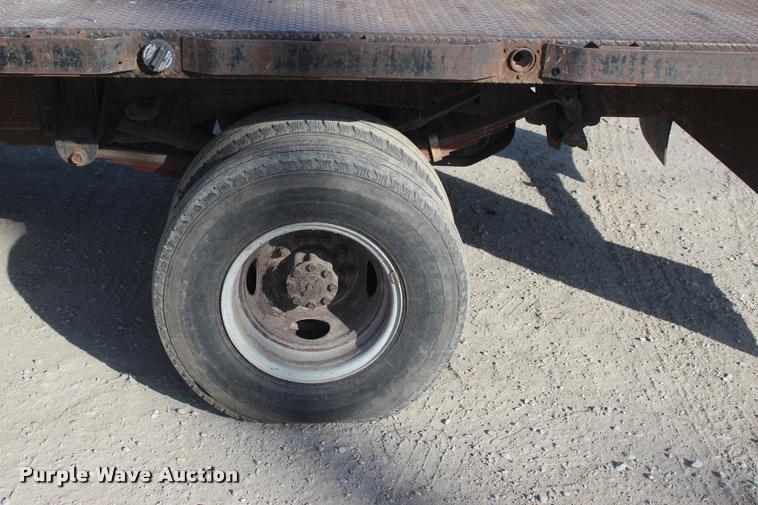 image for item L4950 1993 Ford F450 Super Duty flatbed pickup truck