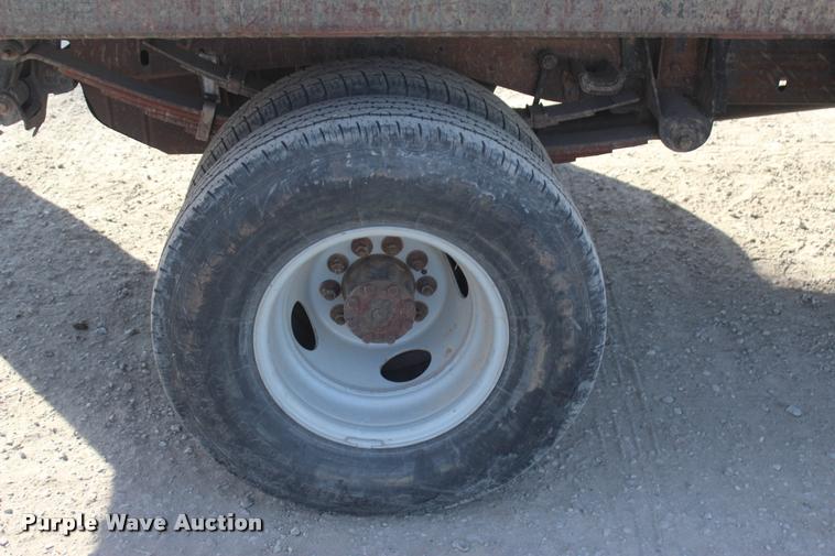 image for item L4950 1993 Ford F450 Super Duty flatbed pickup truck