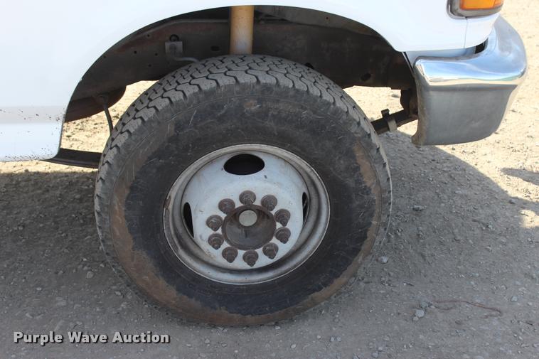 image for item L4950 1993 Ford F450 Super Duty flatbed pickup truck