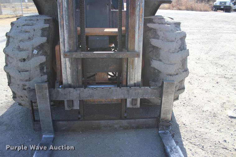 image for item L4953 Case 586G rough terrain forklift