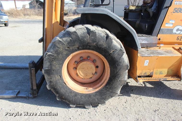 image for item L4953 Case 586G rough terrain forklift