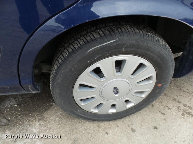 image for item L7220 2011 Ford Crown Victoria Police Interceptor