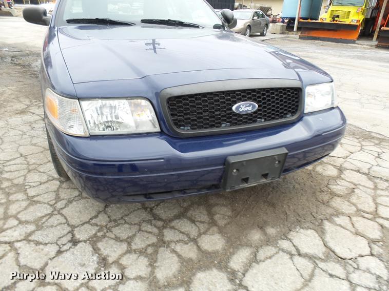 image for item L7220 2011 Ford Crown Victoria Police Interceptor