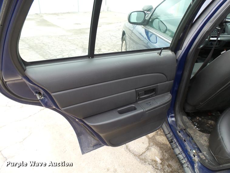 image for item L7220 2011 Ford Crown Victoria Police Interceptor