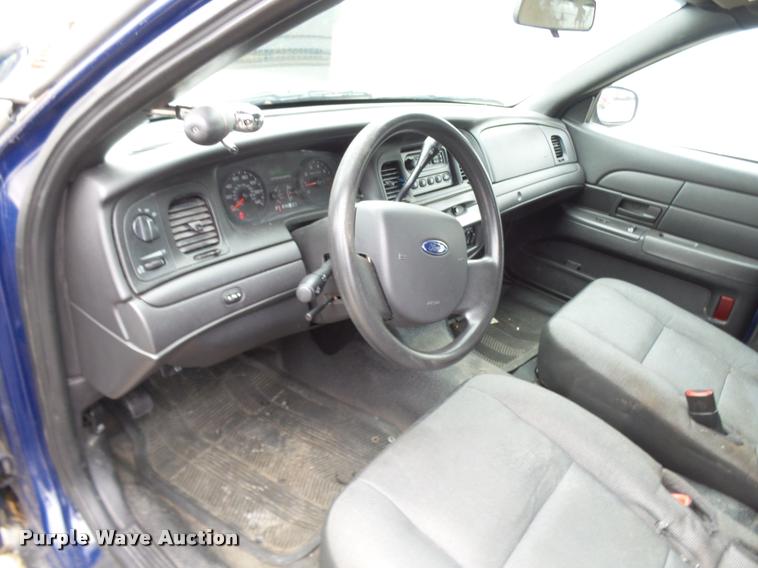 image for item L7220 2011 Ford Crown Victoria Police Interceptor