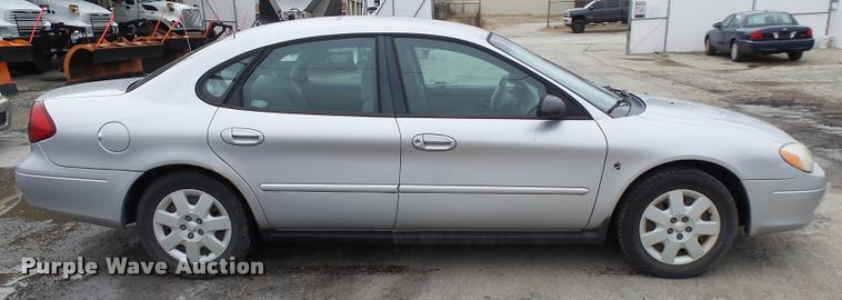 image for item L7222 2001 Ford Taurus