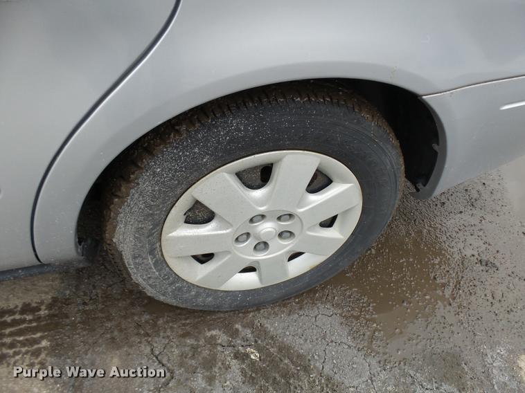 image for item L7222 2001 Ford Taurus