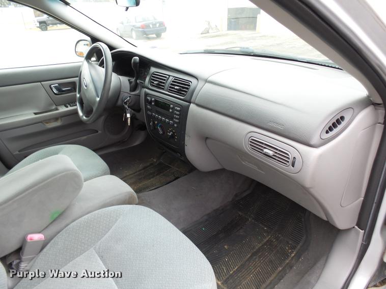 image for item L7222 2001 Ford Taurus