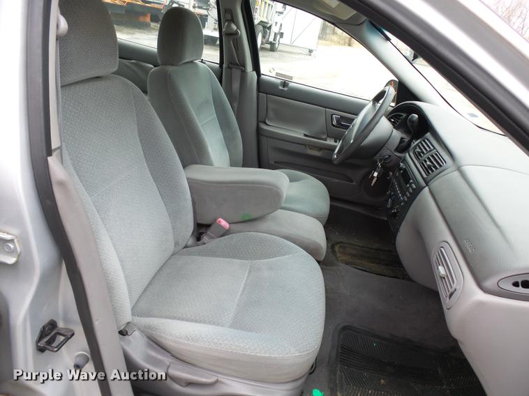 image for item L7222 2001 Ford Taurus