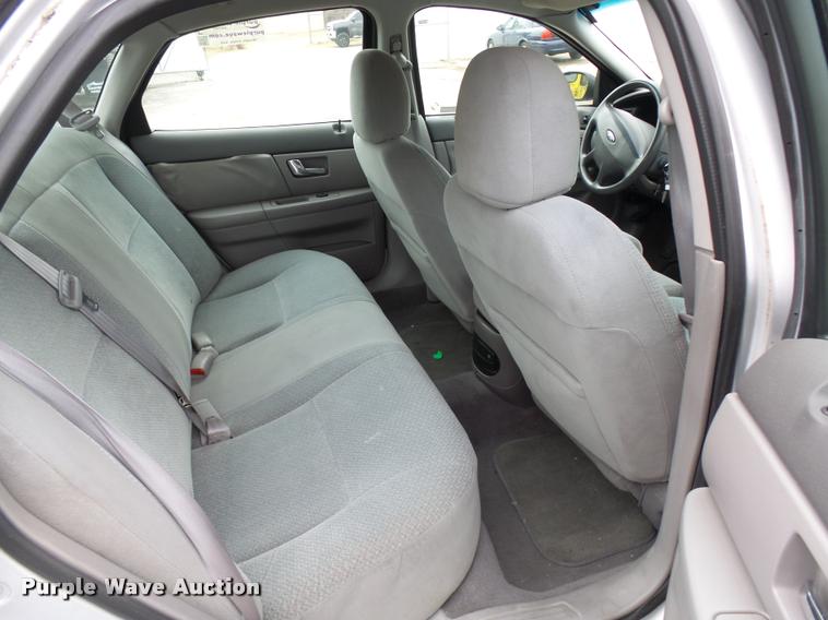 image for item L7222 2001 Ford Taurus