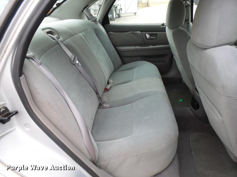 image for item L7222 2001 Ford Taurus