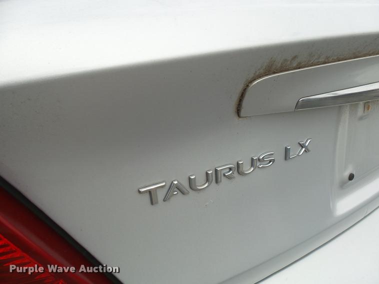 image for item L7222 2001 Ford Taurus