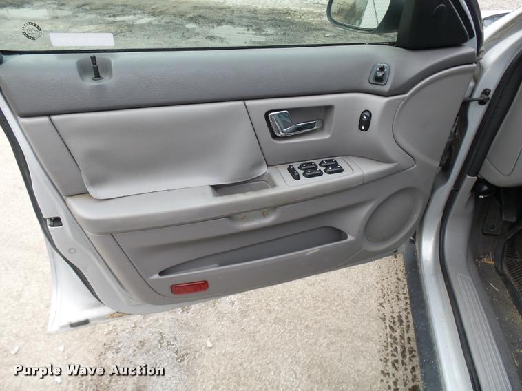 image for item L7222 2001 Ford Taurus