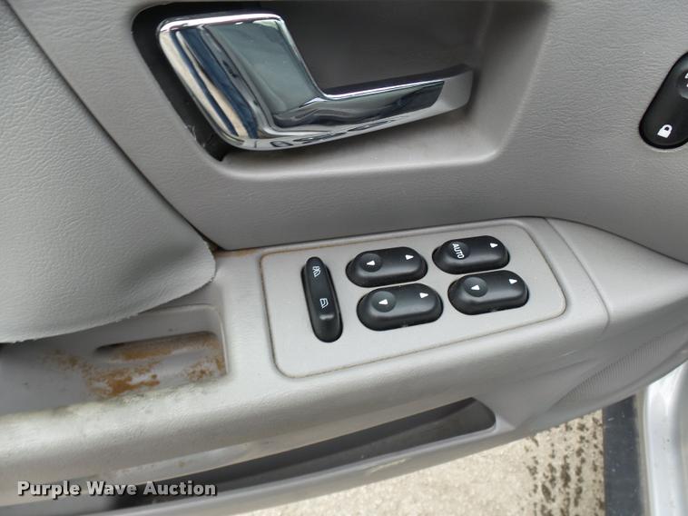 image for item L7222 2001 Ford Taurus