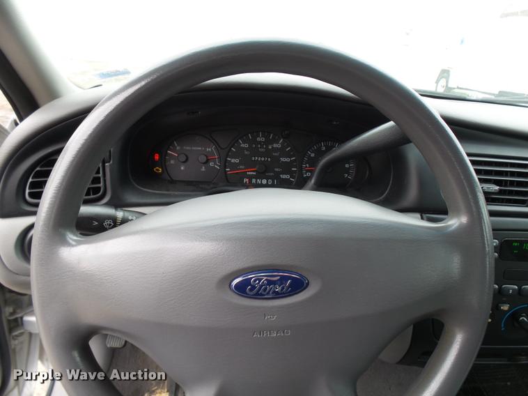 image for item L7222 2001 Ford Taurus