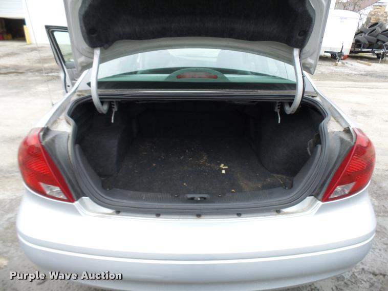 image for item L7222 2001 Ford Taurus