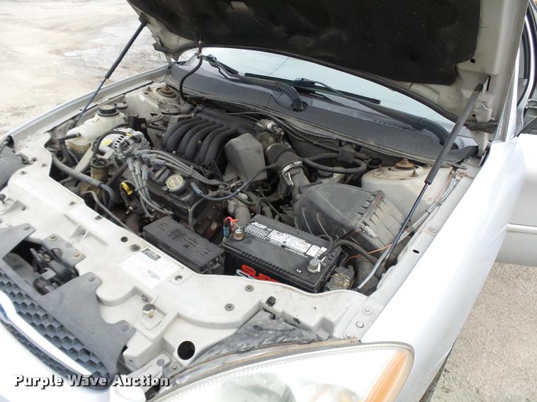 image for item L7222 2001 Ford Taurus
