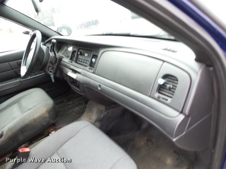 image for item L7223 2011 Ford Crown Victoria Police Interceptor