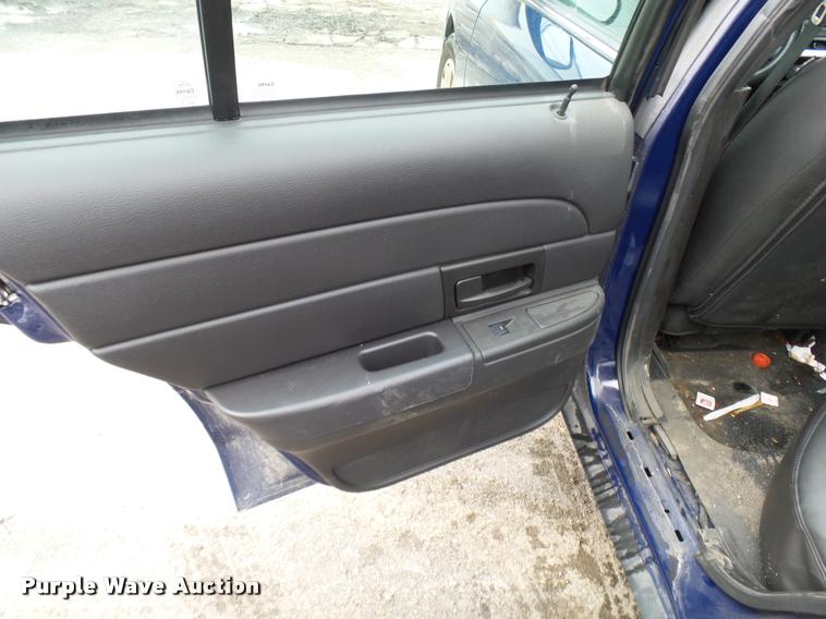 image for item L7223 2011 Ford Crown Victoria Police Interceptor