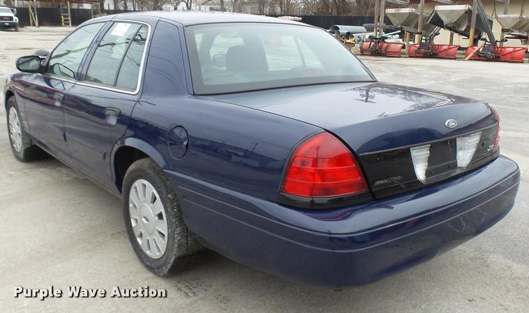 image for item L7224 2011 Ford Crown Victoria Police Interceptor