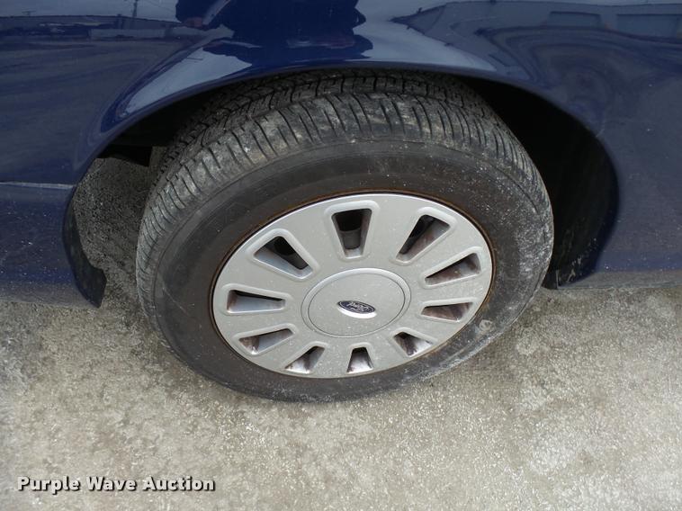 image for item L7224 2011 Ford Crown Victoria Police Interceptor