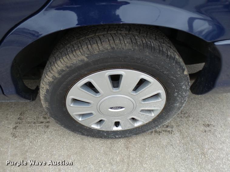 image for item L7224 2011 Ford Crown Victoria Police Interceptor