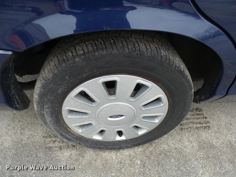 image for item L7224 2011 Ford Crown Victoria Police Interceptor