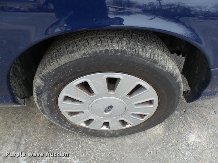 image for item L7224 2011 Ford Crown Victoria Police Interceptor