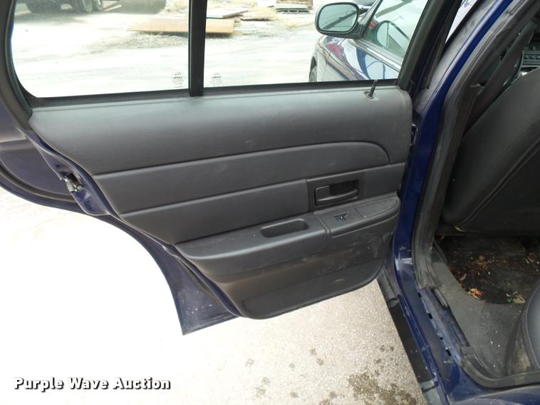 image for item L7224 2011 Ford Crown Victoria Police Interceptor