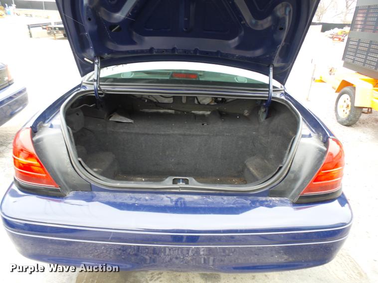 image for item L7224 2011 Ford Crown Victoria Police Interceptor