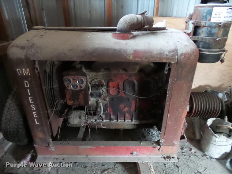 image for item L7237 Detroit Diesel 471 diesel engine