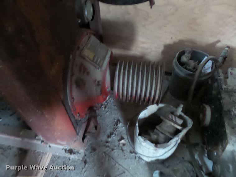 image for item L7237 Detroit Diesel 471 diesel engine