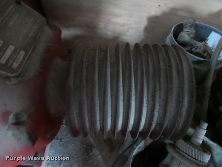 image for item L7237 Detroit Diesel 471 diesel engine