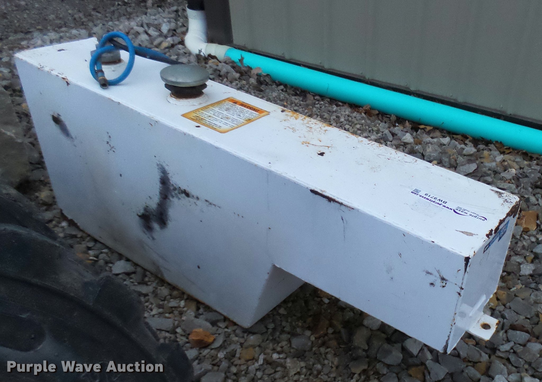 Wheel well fuel tank in Paola, KS | Item BW9719 sold | Purple Wave