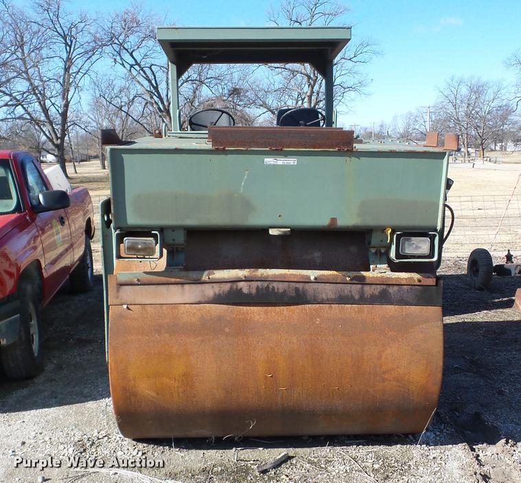 image for item AG9083 1984 Bomag double drum roller