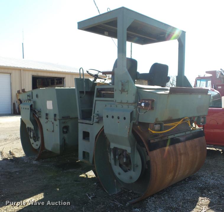 image for item AG9083 1984 Bomag double drum roller