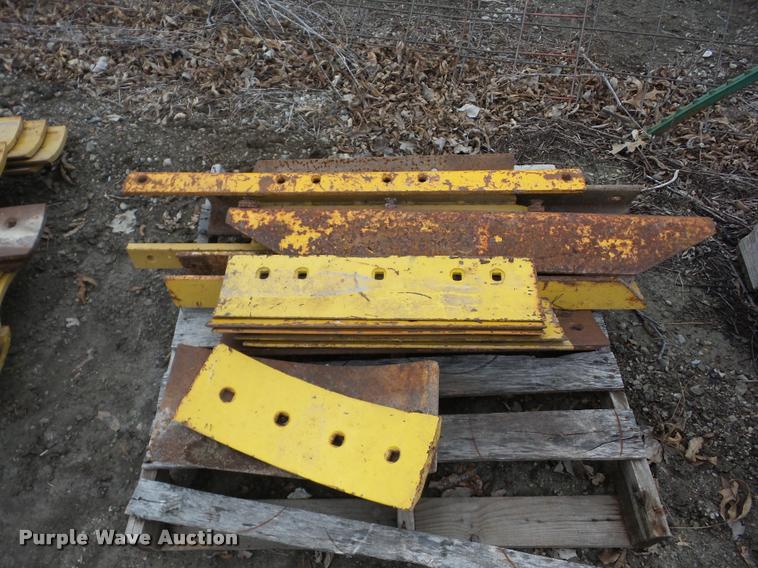 image for item AG9087 Approximately 19 Galion cutting edges