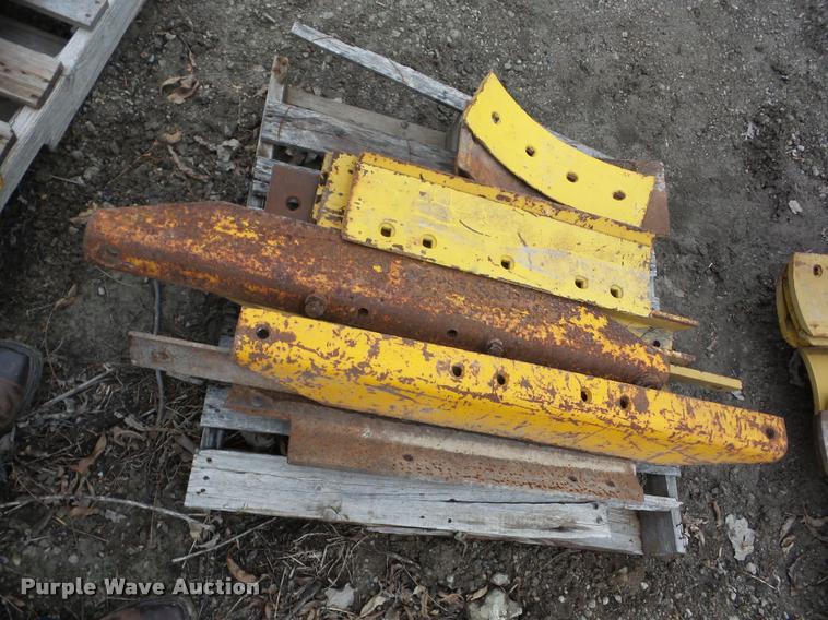 image for item AG9087 Approximately 19 Galion cutting edges