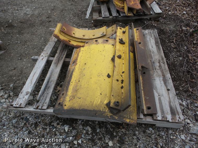 image for item AG9087 Approximately 19 Galion cutting edges