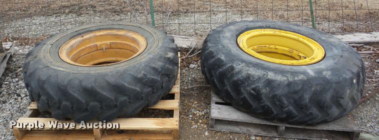 image for item AG9091 (4) motor grader tires