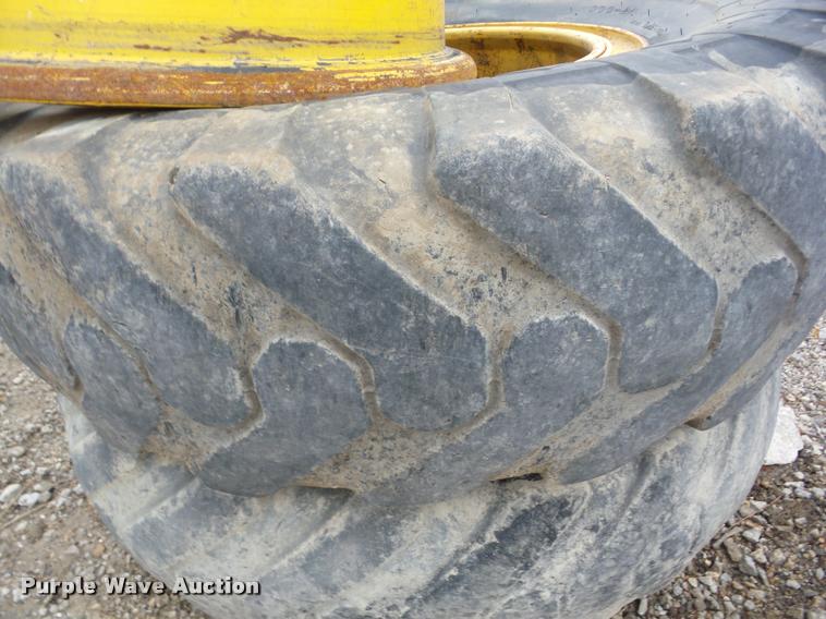image for item AG9091 (4) motor grader tires