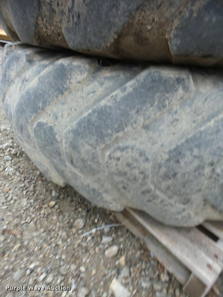 image for item AG9091 (4) motor grader tires