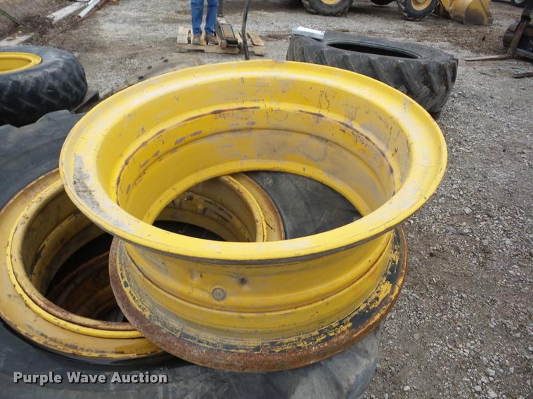 image for item AG9091 (4) motor grader tires