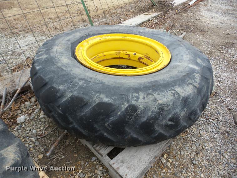 image for item AG9091 (4) motor grader tires