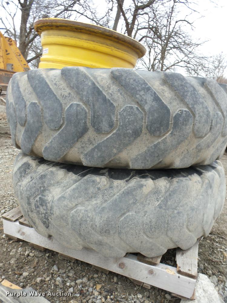 image for item AG9091 (4) motor grader tires
