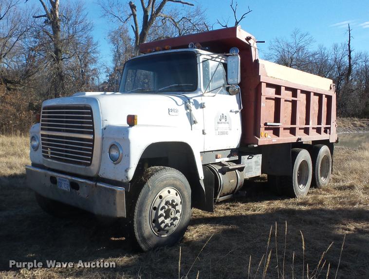 image for item AG9272 1976 Ford 9000 dump truck