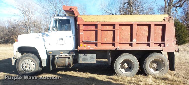 image for item AG9272 1976 Ford 9000 dump truck
