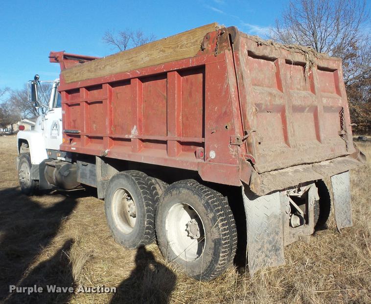 image for item AG9272 1976 Ford 9000 dump truck