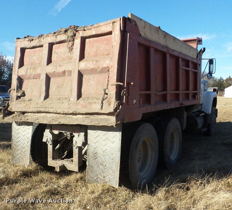 image for item AG9272 1976 Ford 9000 dump truck